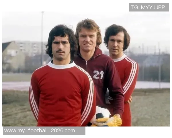 德国足球皇帝贝肯鲍尔的传奇人生与辉煌成就回顾